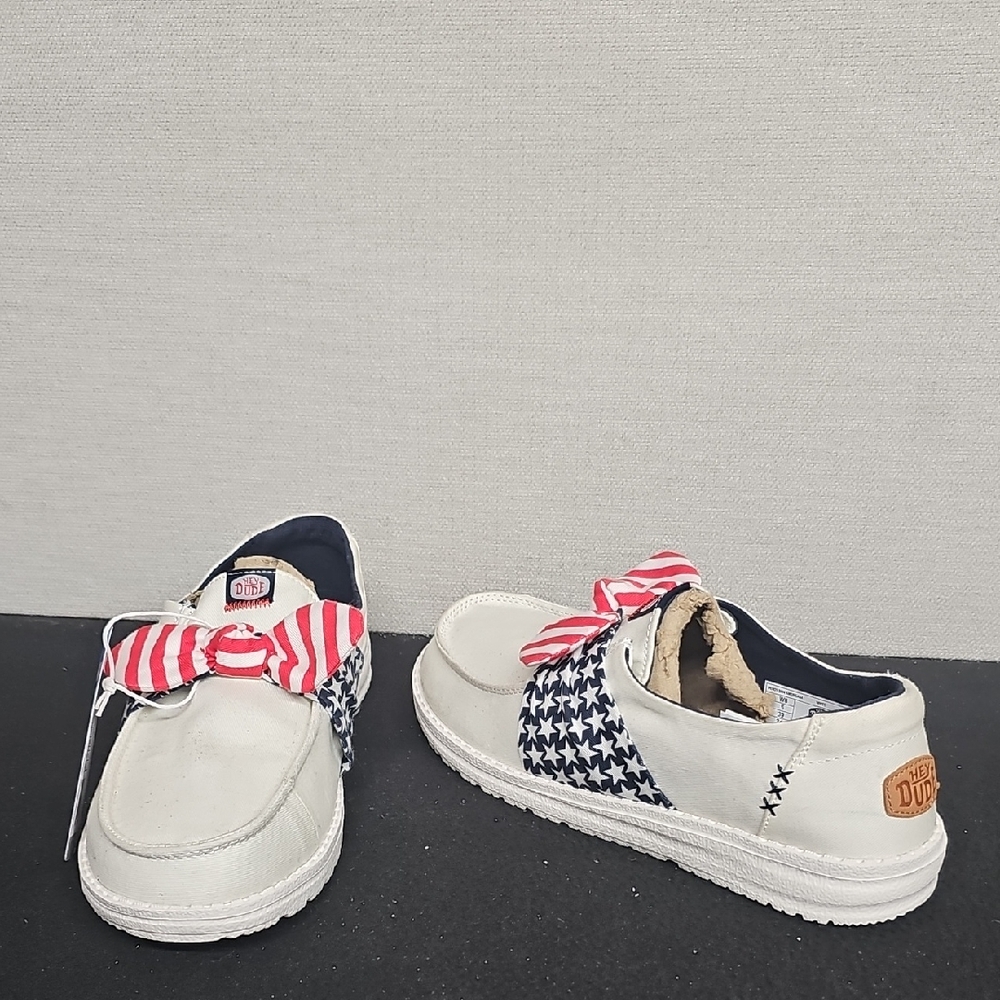Casual Women's Slip-On Sneakers with Star Print and Red Stripe Bow